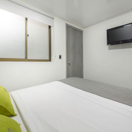 Ayenda 1024 Agora Inn Hotel Богота Екстериор снимка