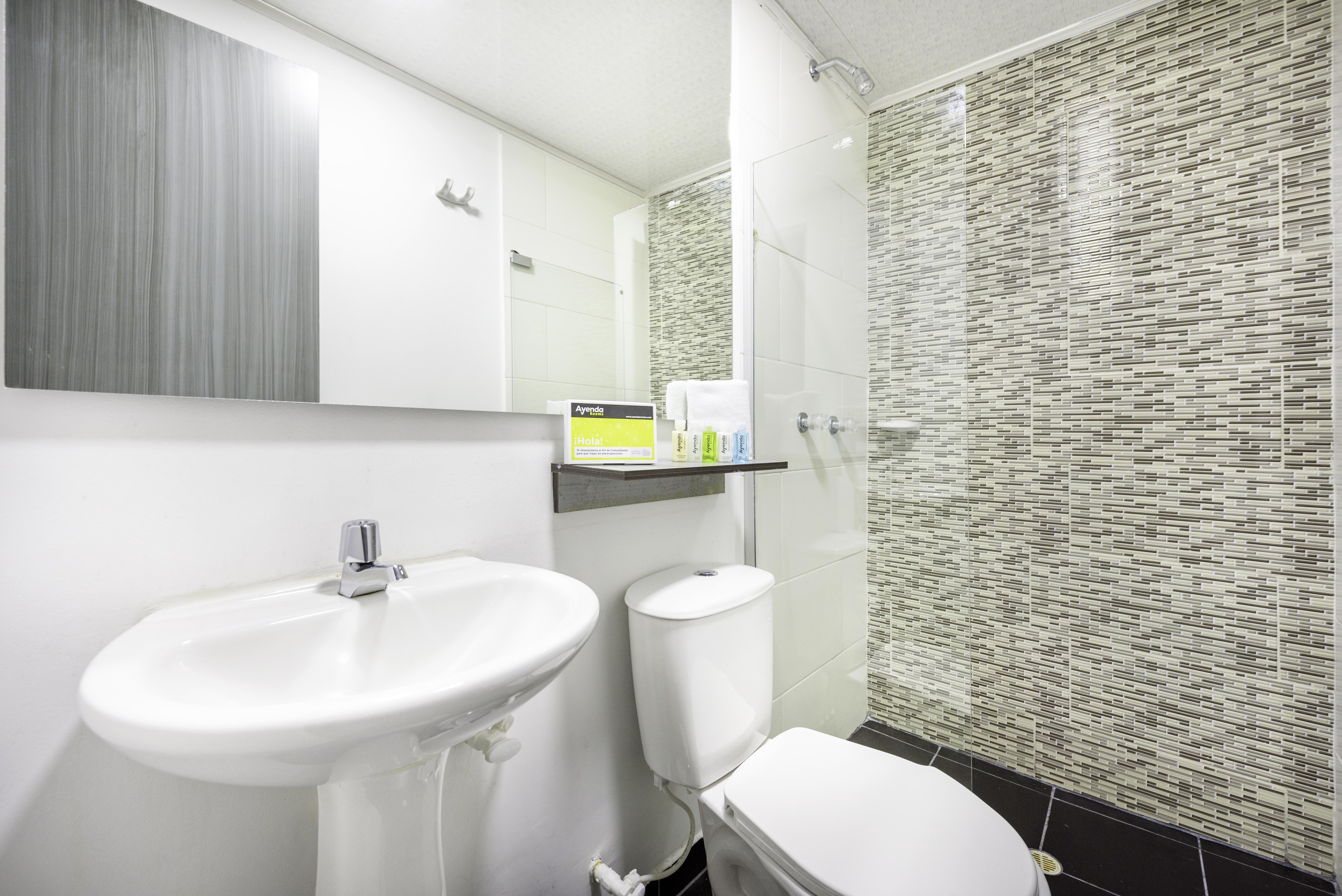 Ayenda 1024 Agora Inn Hotel Богота Екстериор снимка