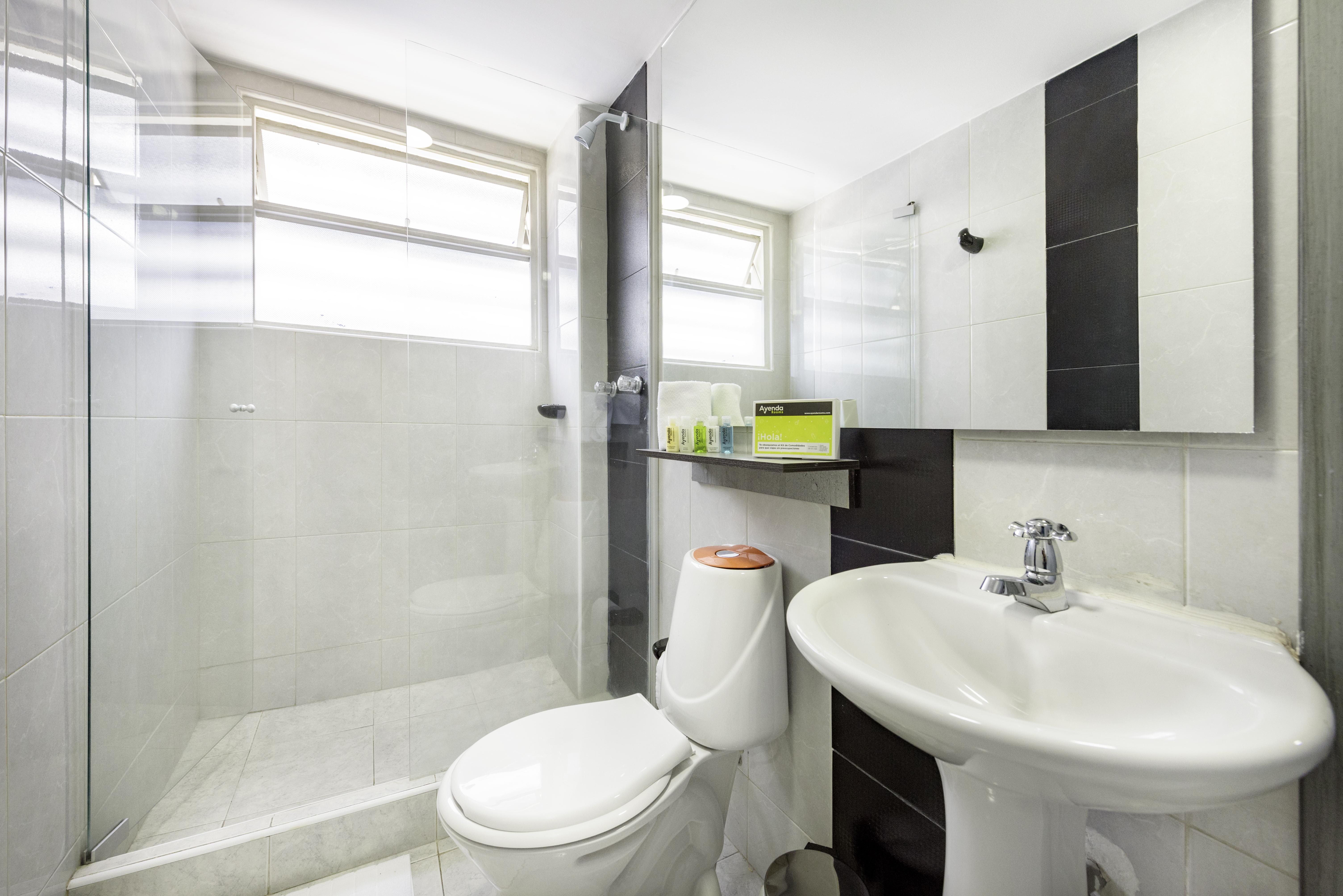 Ayenda 1024 Agora Inn Hotel Богота Екстериор снимка